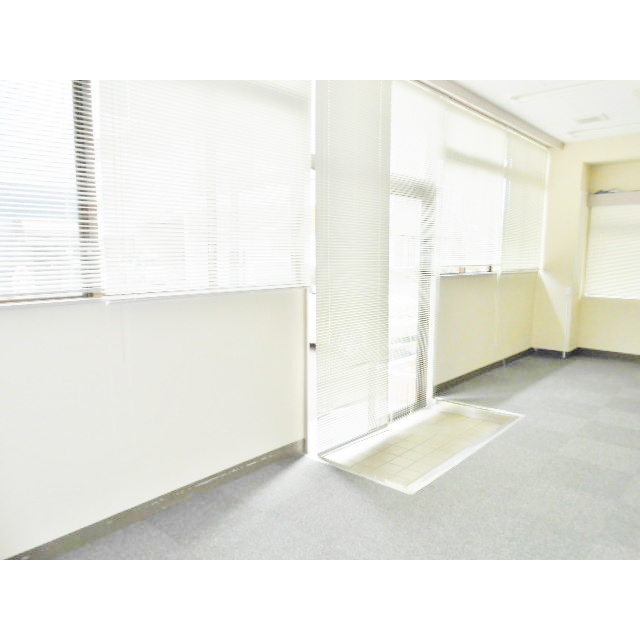 羽島市福寿町平方２丁目の事務所のエントランス