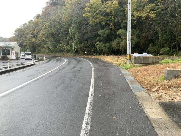 雲南市大東町　売土地の前面道路含む現地写真