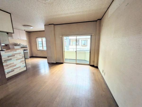 【居間・リビング】 | 門真市小路町　中古戸建