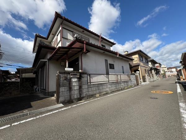 岩出市中迫　中古戸建の前面道路含む現地写真