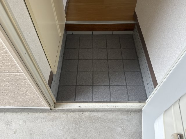 ウェルネス垣内の玄関