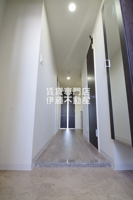 RAFFLE OZONEⅡ -South Garden-の玄関