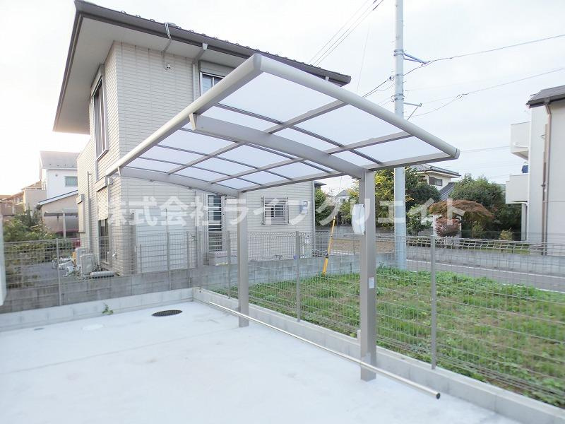 D-room東平山の駐車場