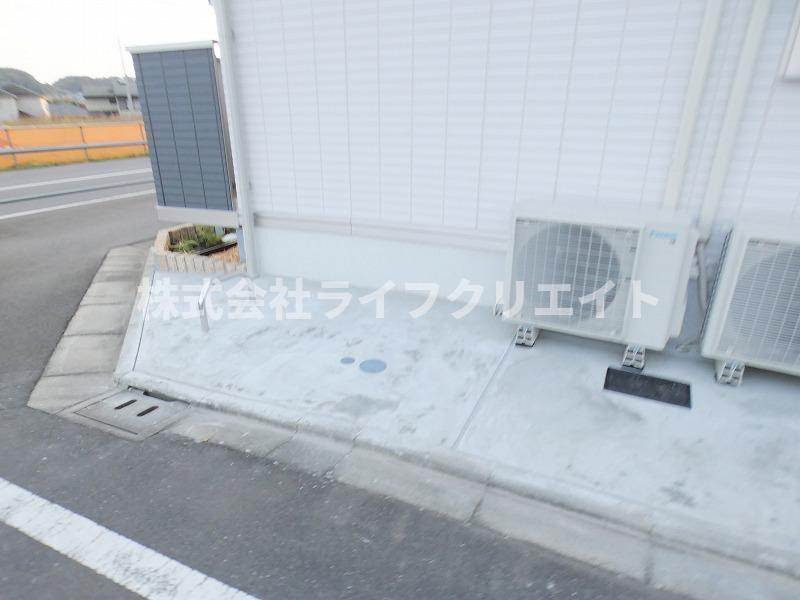 D-room東平山の駐車場