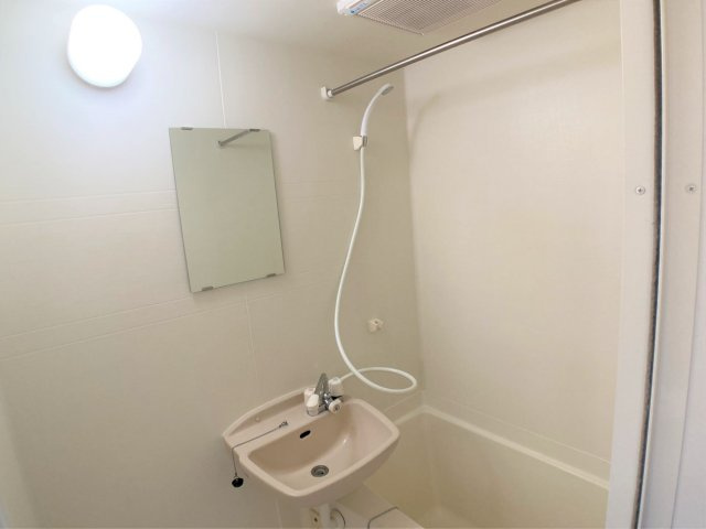 【浴室】 | 設備仕様は号室により異なる為、現況を優先とします。