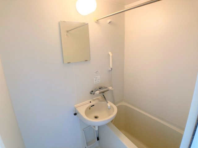 【浴室】 | 設備・使用は号室により異なる為、現況を優先いたします。