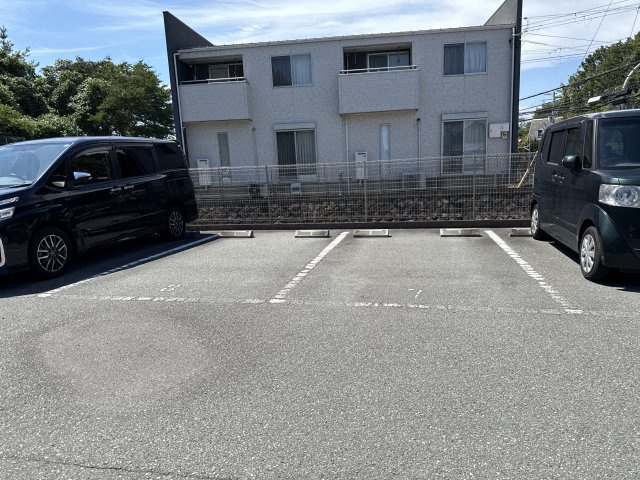 ラシック勝原の駐車場
