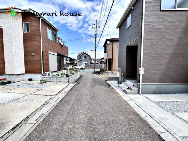 蓮田市黒浜　第7　新築戸建　リーブルガーデン01の前面道路含む現地写真