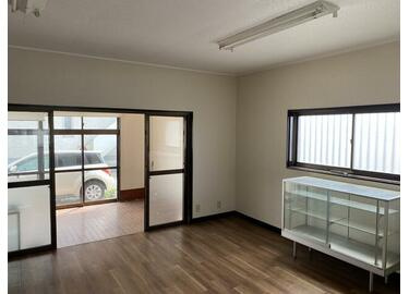 間々田駅前店舗