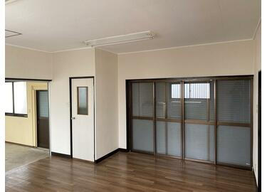 間々田駅前店舗