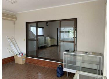 間々田駅前店舗