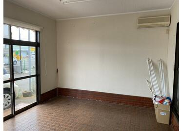 間々田駅前店舗