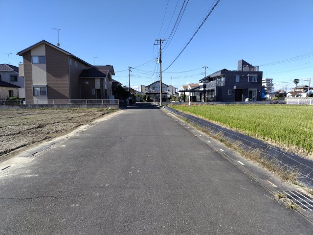 『北鴻巣駅』東口14分。約60坪の南側6m公道接道の売地の前面道路含む現地写真