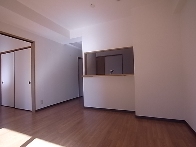 神戸市兵庫区浜崎通の賃貸マンションの居間・リビング|リビング