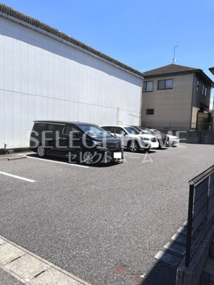 【駐車場】 | Ｄｅｒｎｉｅｒ・Ｍａｎｏｉｒ | 車をお持ちの方に嬉しい駐車場付きの物件です