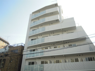 【外観】 | 鉄筋コンクリート造のがっちりとした建物。