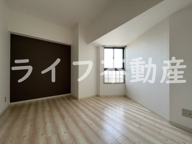 メゾン菱江の洋室|使い勝手のいい洋室です