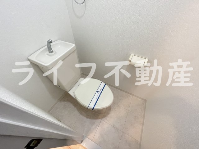 メゾン菱江のトイレ|落ち着いた色調のトイレです