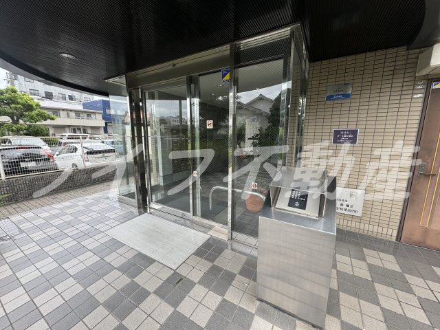 メゾン菱江のエントランス|毎日通るエントランスはこのようになっています