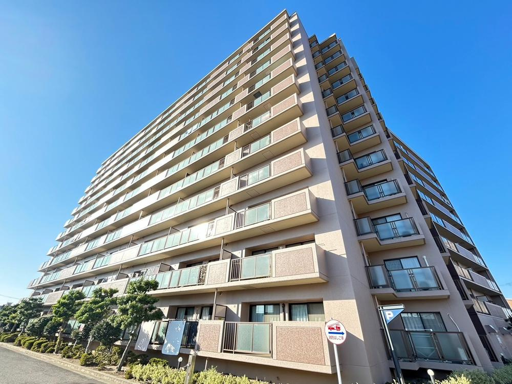 グランドメゾン四條畷の外観|新しい生活にいかがでしょうか？外観はお住まいの顔になります。こだわりたいポイントですね。水回りリフォームやリノベーションも承ってます。
■現地見学・資金計画相談・住宅ローン相談もお問合せ受付中■