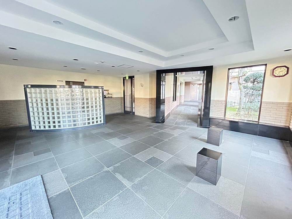 グランドメゾン四條畷のエントランス|エントランス
■物件内覧・資金計画相談・住宅ローン相談、リフォーム相談、お問合せ受付中■
※当日・翌日のご内覧、ご相談はお電話でのお問合せがスムーズです！