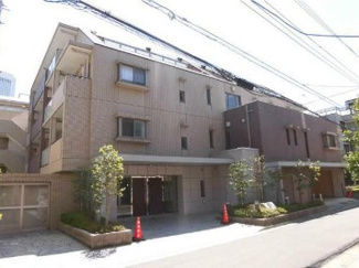 【外観】 | 鉄筋コンクリート造のがっちりとした建物。