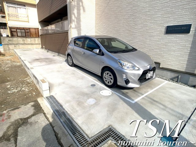 Ｇｒａｎ　Ｃｌａｕｄｉａ寝屋川の駐車場