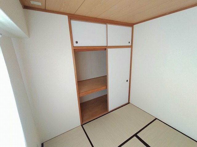 ドゥエル須磨浦の収納|押し入れ