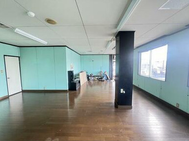 守山市古高町の店舗事務所の内装