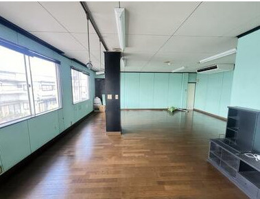 守山市古高町の店舗事務所の内装