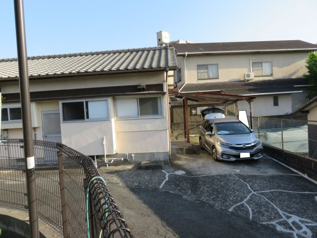 野中一戸建の駐車場|駐車場です