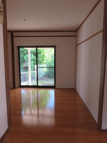 野中一戸建の居間・リビング|こちらのリビングで趣味の時間をお楽しみください