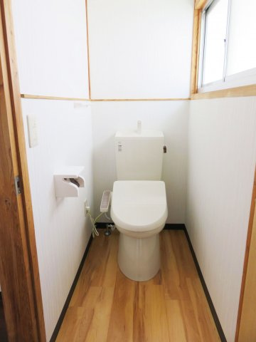 野中一戸建のトイレ|清潔感のあるトイレです
