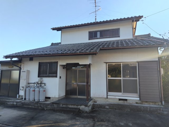 ６４１１２　岐阜市三輪中古戸建ての外観