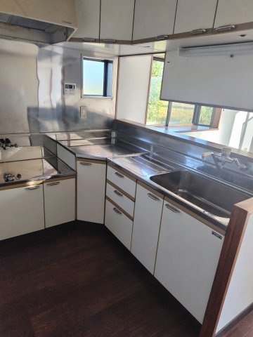 ６４１１２　岐阜市三輪中古戸建てのキッチン