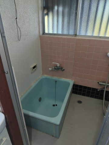 ６４１１２　岐阜市三輪中古戸建ての浴室