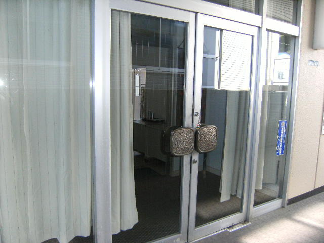 山中ビルのエントランス|毎日通るエントランスはこのようになっています