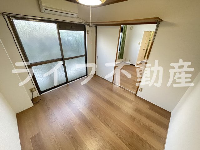 シャトーユキの居間・リビング|こちらの居間で趣味の時間をお楽しみください