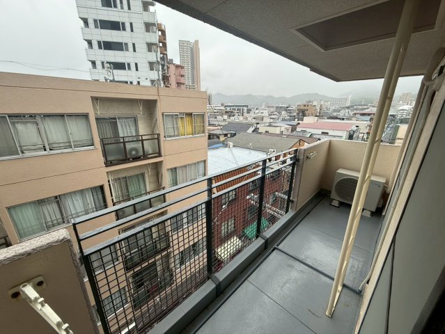 神戸市須磨区衣掛町４丁目の賃貸マンションのバルコニー