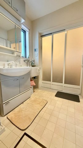 垂水区本多聞　戸建の洗面所