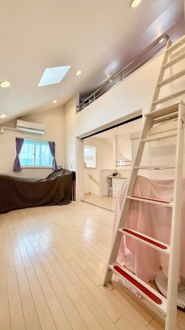 垂水区本多聞　戸建の洋室