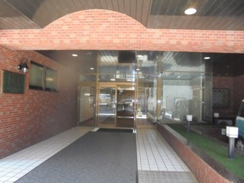 熊本市中央区草葉町の賃貸マンションのエントランス