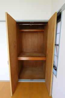 【収納】 | ブラヴール南仙台Ⅰ | 北型洋室の物入です