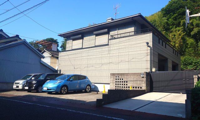 笠岡市笠岡売家の前面道路含む現地写真