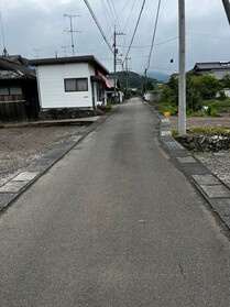 売土地の前面道路含む現地写真