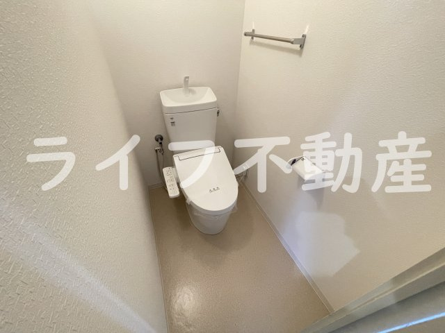 シティコーポ長田のトイレ|落ち着いた色調のトイレです