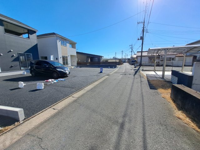 新築　桐生市境野町第5　クレイドルガーデン　１号棟の前面道路含む現地写真|西側接道幅員約4ｍ