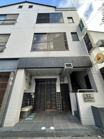 津山市吹屋町 貸店舗・事務所３階のエントランス