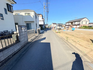 【前面道路含む現地写真】