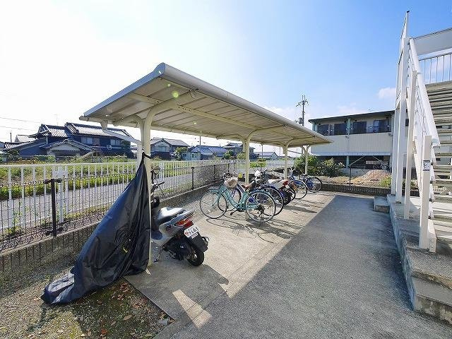 レオパレスＳＡＷＡＨのその他共用部分|自転車置き場には屋根も有ります